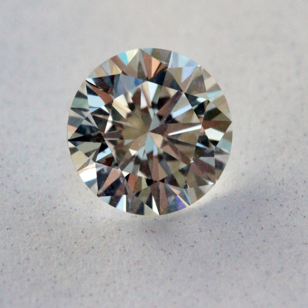 1,51 ct rund lab-grown diamant fra siden